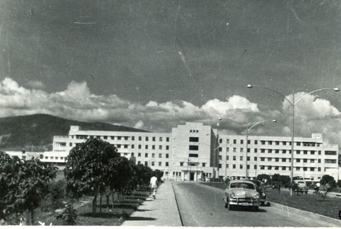 Hospital Central Universitario Antonio Maria Pineda Siglo XX